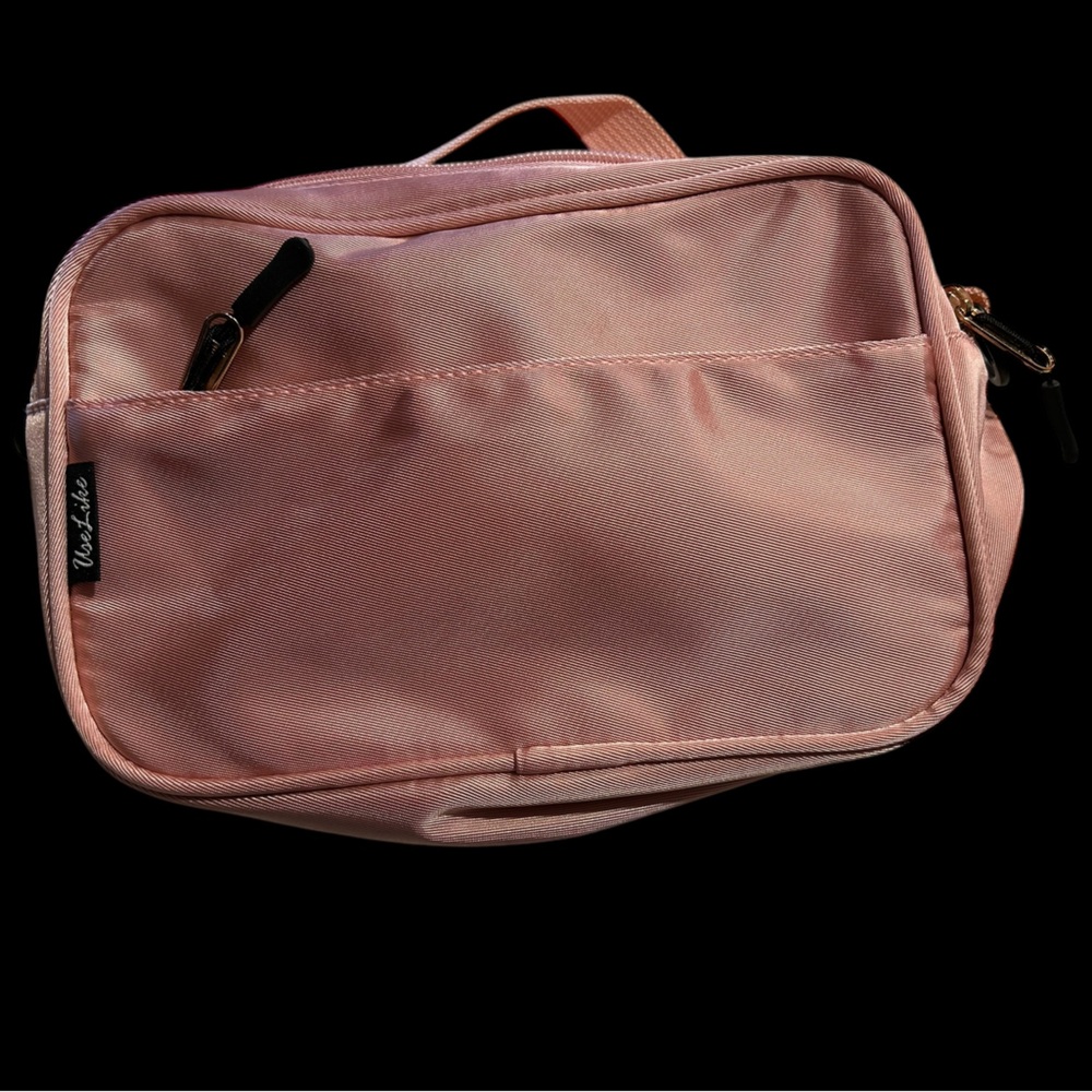 Classy UseLike Pink Duffel Bag and matching makeup bag - Picture 13 of 16